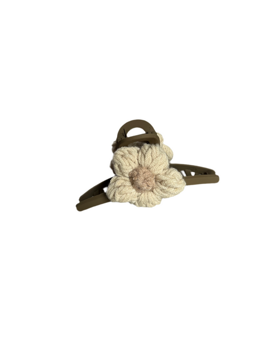 Crochet bloom claw clip *cream*